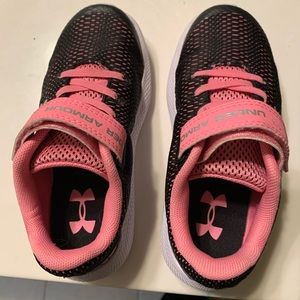 Youth Under Armour tennis shoes Size 11